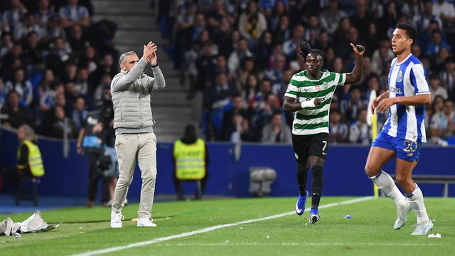 Rui Borges aplaude ação ofensiva do Sporting. Foto: Rogério Ferreira/Kapta+ (FC Porto-Sporting)
