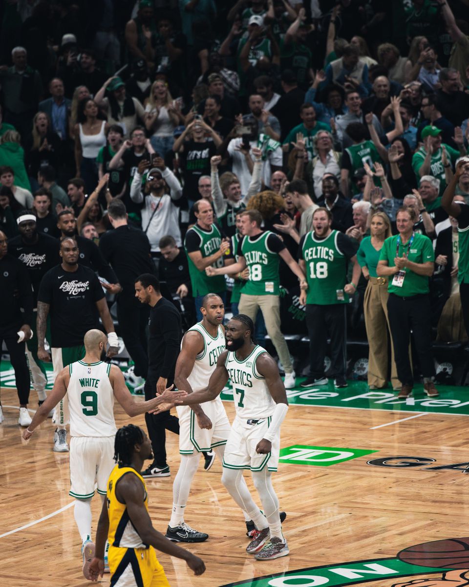 Triplo de Brown nos últimos segundos força prolongamento e empurra Celtics para vitória