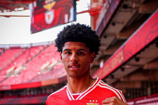 Benfica renova com jovem promessa da formação