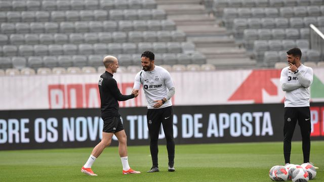 Rúben Amorim dá indicações à equipa no Jamor