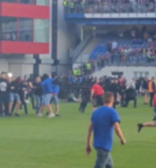 Pancadaria no relvado entre adeptos do Sparta Praga e Plzen na final da Taça da Rep. Checa