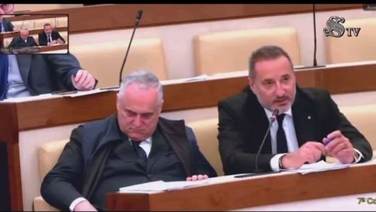 Vídeo: presidente da Lazio adormece no senado italiano