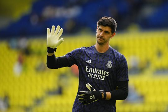 O momento em que Courtois sofreu a grave lesão no joelho