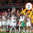 Jogadores do Tottenham a celebrarem a conquista da Liga Europa, o primeiro troféu em 17 anos