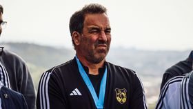 Oficial: técnico renova após subida de divisão e conquista do título