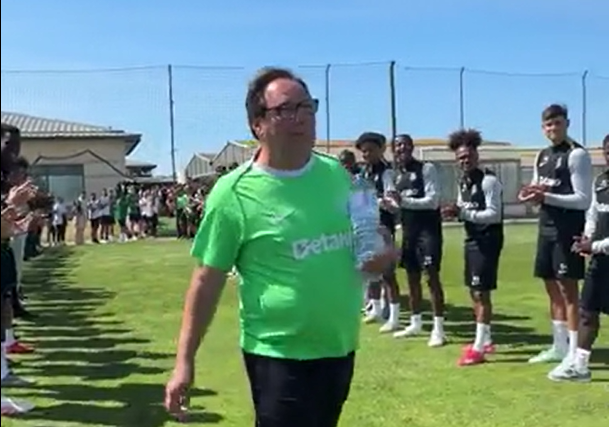 Paulinho também teve direito a guarda de honra
