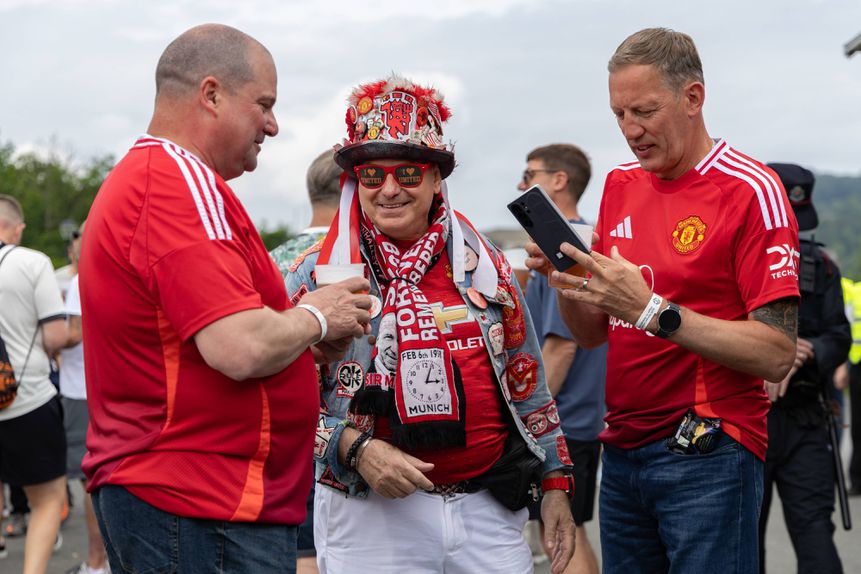 Adeptos do Manchester United em Bilbau antes da final da Liga Europa