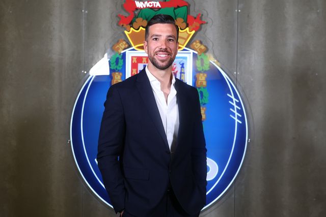 FC Porto: treinador da equipa feminina renova