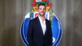 FC Porto: treinador da equipa feminina renova
