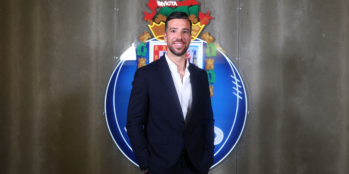 FC Porto: treinador da equipa feminina renova