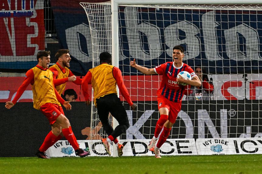 Jogadores do Heidenheim a celebrar o golo do empate