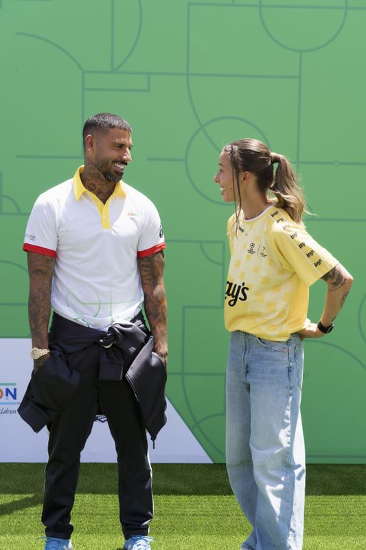 Quaresma e Tatiana inauguram campo em Chelas e recordam origens