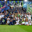 Jogadores do Al Fateh a celebrarem a permanência