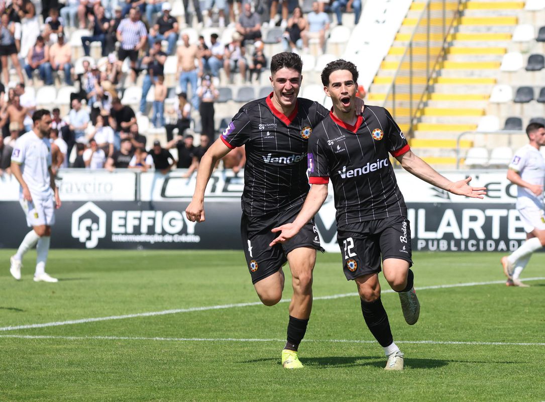 Vitória de Guimarães: pelo menos mais um médio na calha