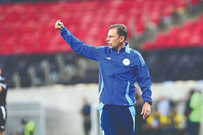 Treinador grego que nos últimos anos tem estado ligado ao gigante do Pireu é o alvo principal dos rioavistas (Foto: Olympiakos)