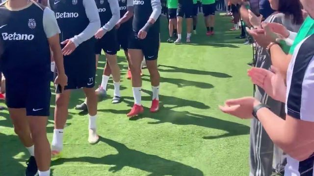 A guarda de honra aos campeões nacionais