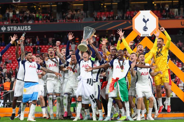 Jogadores do Tottenham conquistaram a Liga Europa, o primeiro troféu em 17 anos