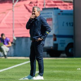 Mercado oficial: Chaves anuncia saída do treinador