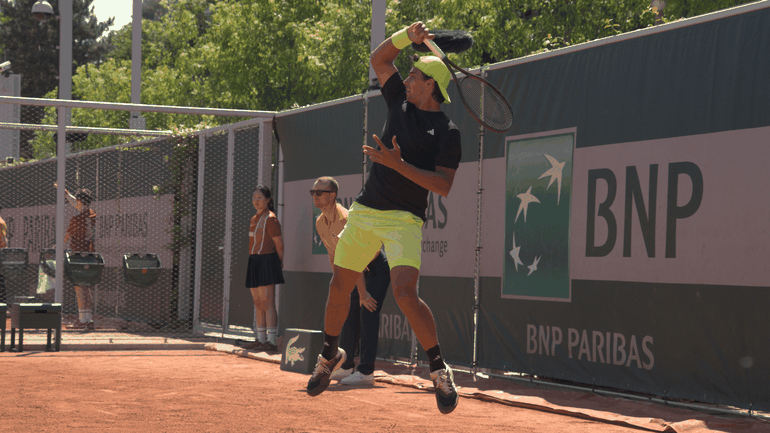Henrique Rocha a uma vitória do quadro principal de Roland Garros