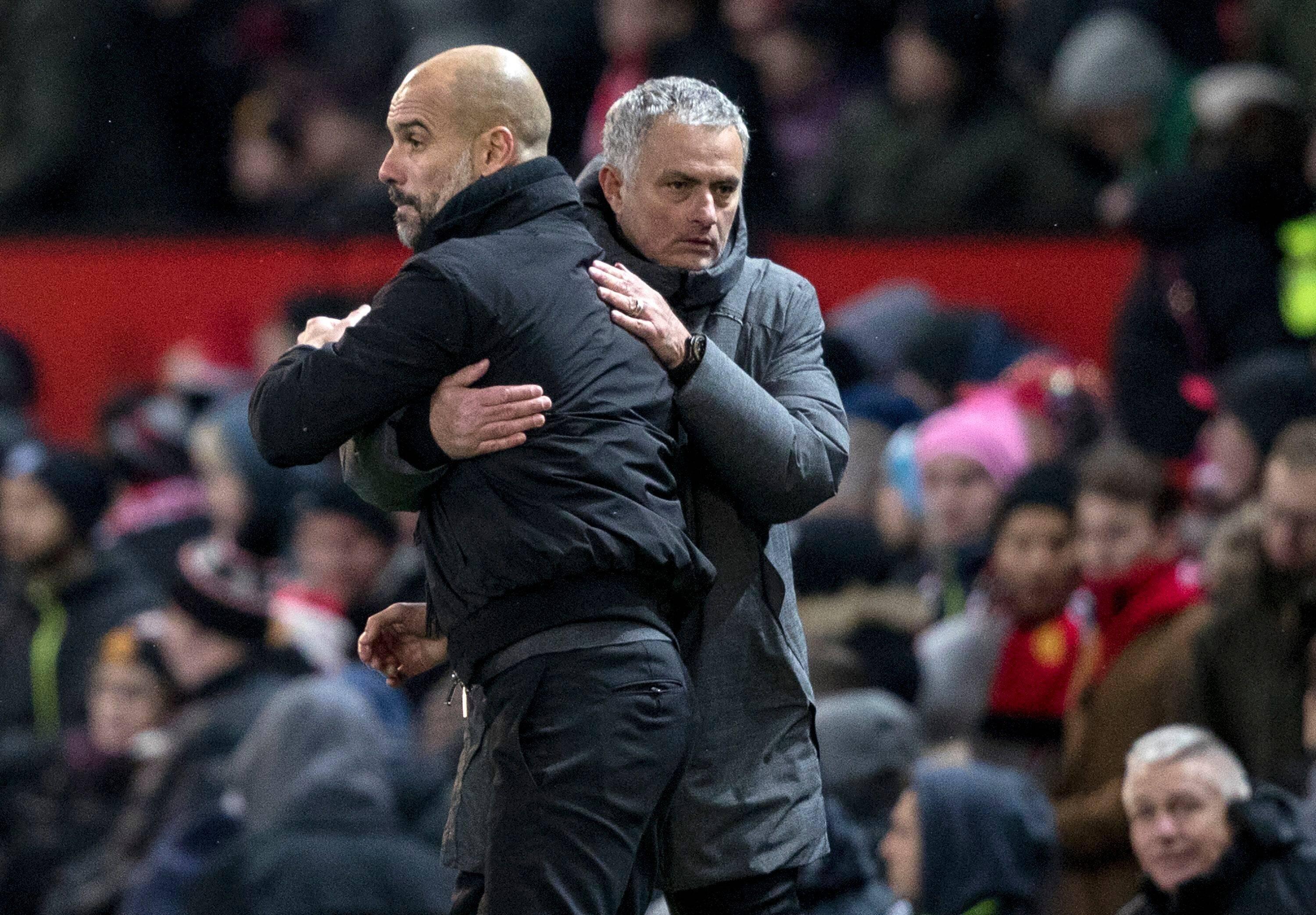 No mesmo verão em que Guardiola chegou ao Manchester City, José Mourinho assumiu o comando do United. Em 2016/17, os 'citizens' foram campeões com 100 pontos. O United de Mourinho foi segundo, com 81. Uma das melhores épocas do United no pós-Ferguson