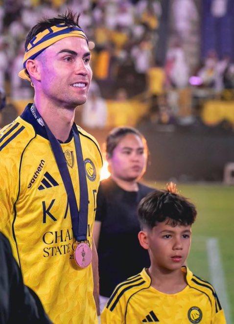 Ronaldo e o filho Mateo (D.R.)