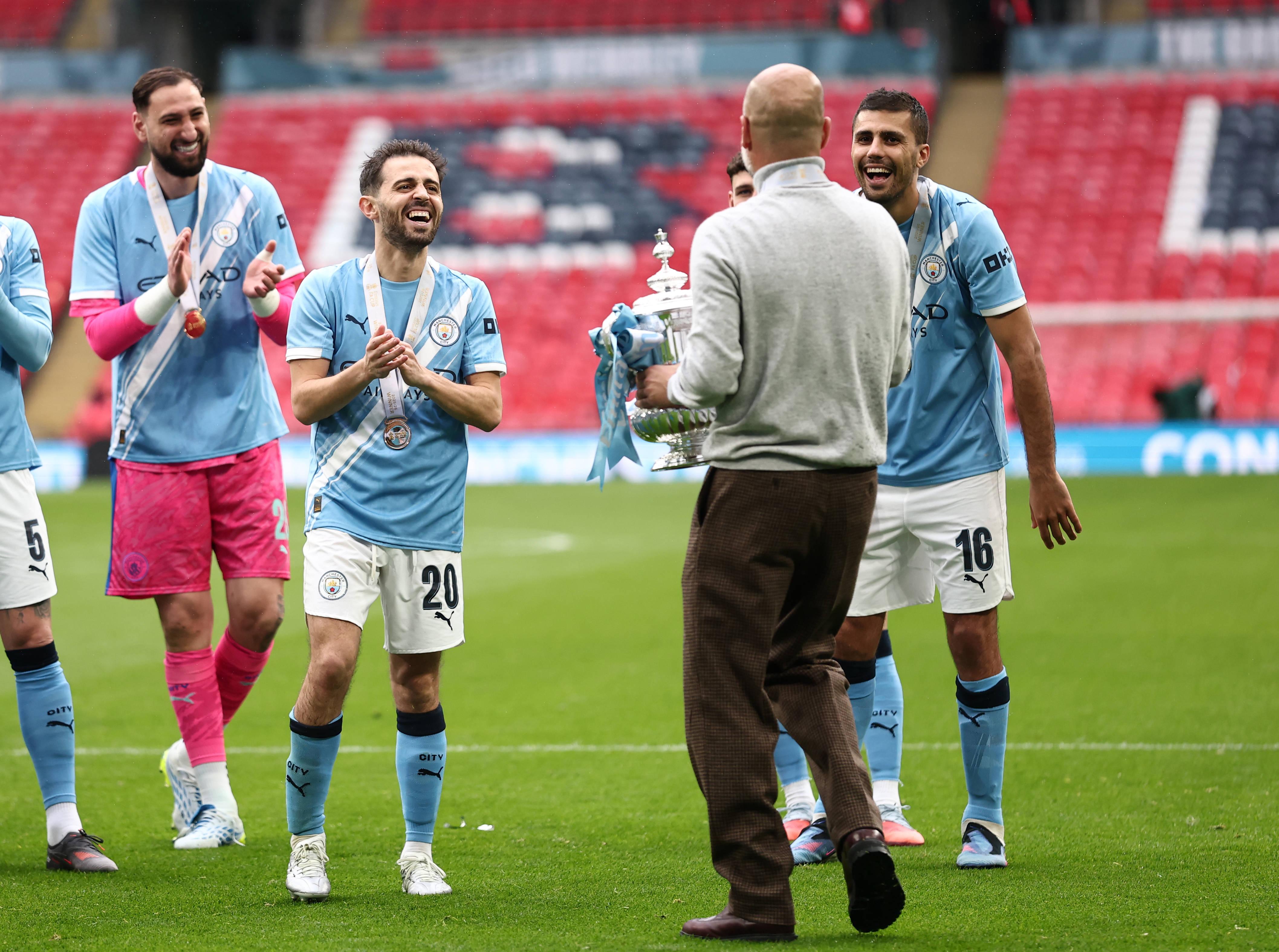 Legado. Além dos títulos, que convertem Guardiola no segundo treinador mais premiado, apenas atrás de Sir Alex Ferguson, o treinador catalão potenciou uma ideia do jogo baseada na posse de bola e pressão alta