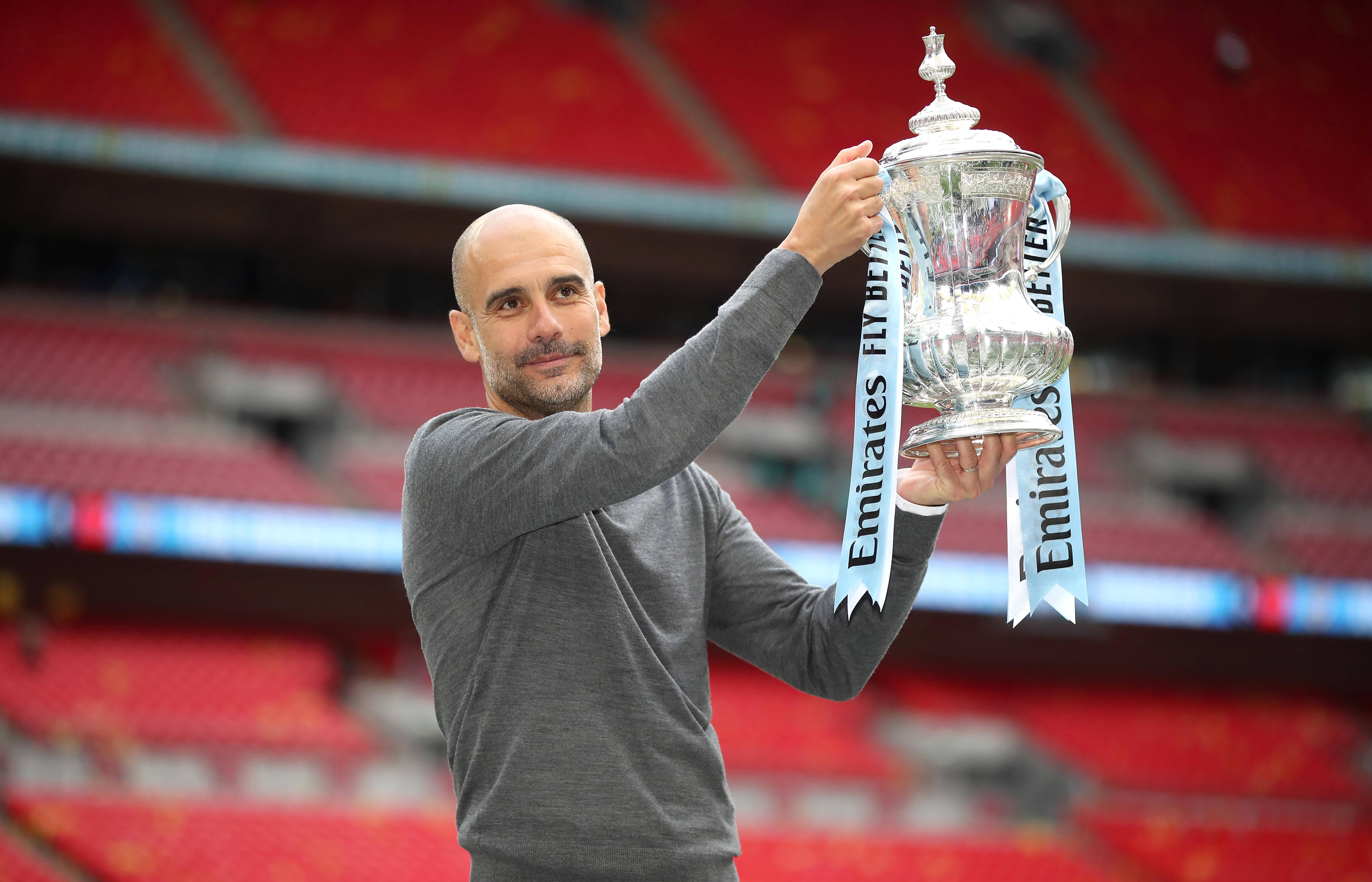 Domínio em Inglaterra. A temporada 2018/19 foi dominadora para o Manchester City. Conquistou os quatro títulos do futebol inglês: Supertaça inglesa, Premier League (bicampeão), Taça da Liga inglesa e Taça de Inglaterra