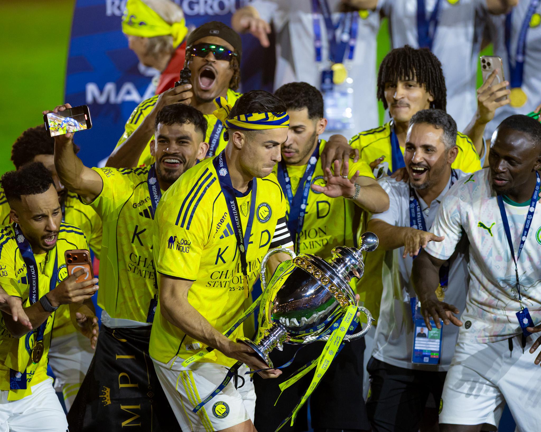 Ronaldo e o título de campeão (Foto: SPL)