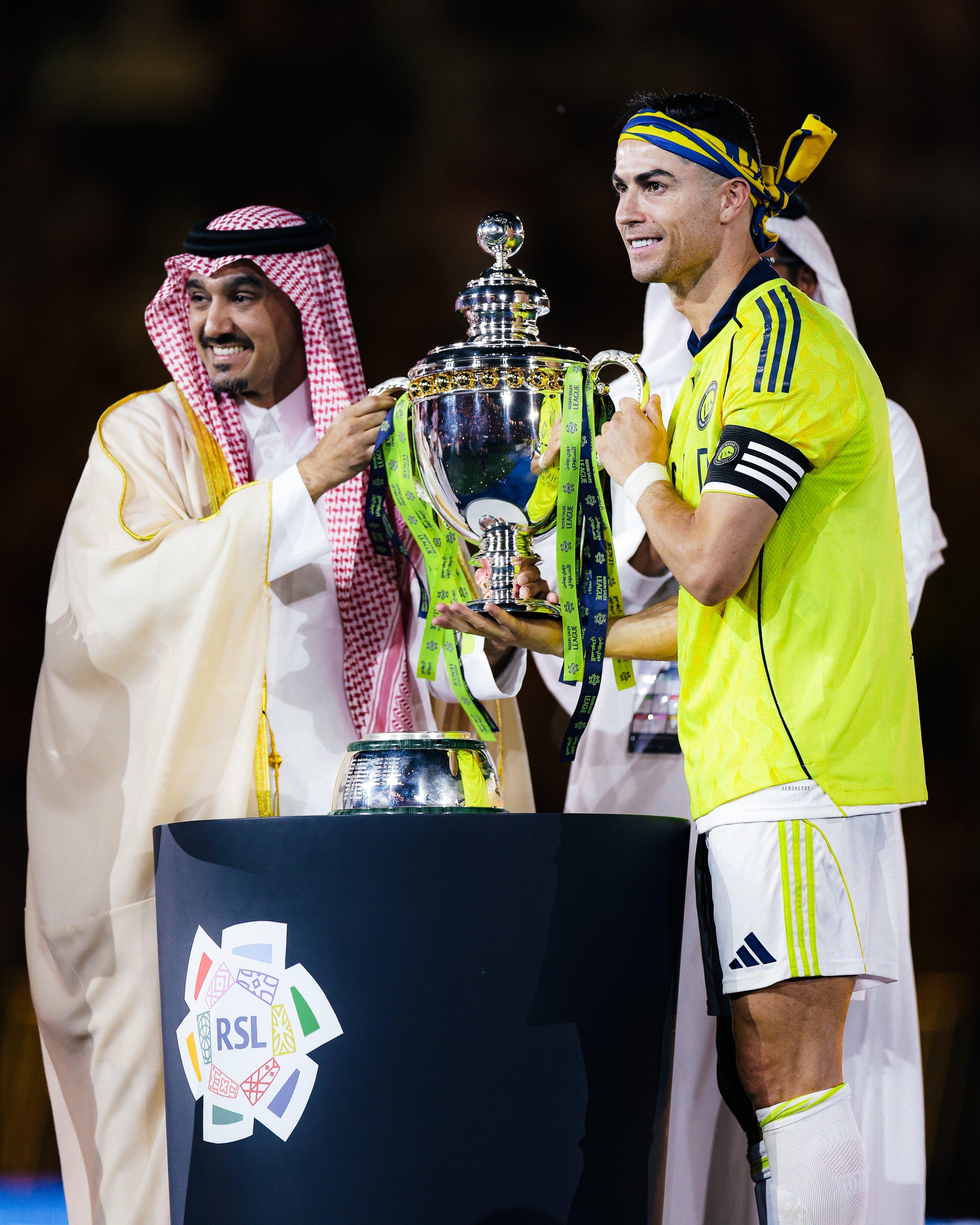 Ronaldo e o título de campeão (Foto: SPL)