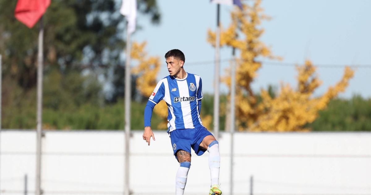 Mercado FC Porto: central da equipa B com mercado para o verão