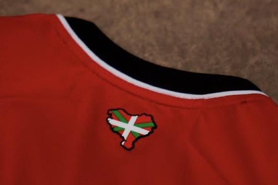 A nova camisola do Atlético de Bilbau está a indignar parte dos politicos espanhóis. Foto X