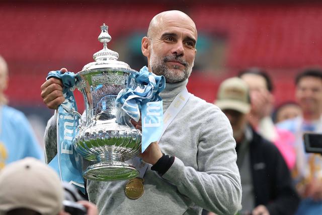 Troféus, emoção... e vodka: filha de Guardiola revela bastidores de uma década no City (fotos e vídeo)