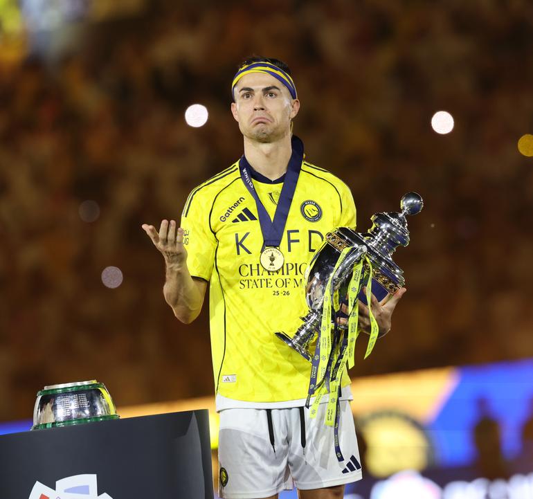 Ronaldo e o título de campeão saudita (Foto: Al Nassr)