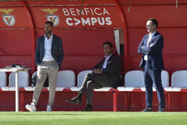 Simão Sabrosa, Rui Costa e Mário Branco no campus do Benfica no Seixal (foto: Miguel Nunes)