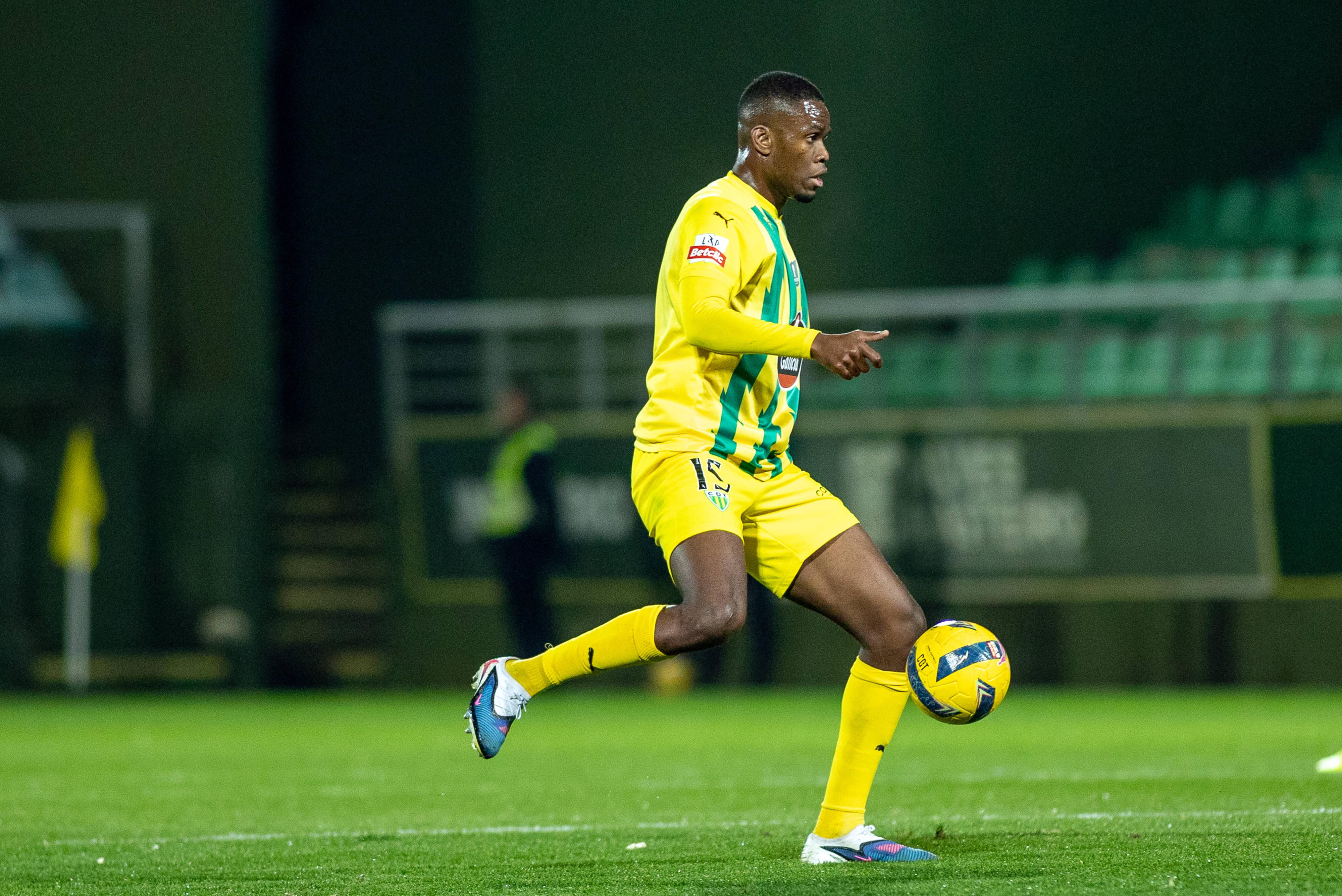 Yaya Sithole, médio do Tondela