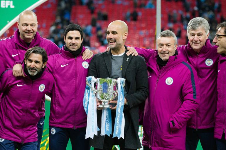 Primeiro título... com Arteta na equipa técnica. Em fevereiro de 2018, Guardiola conquistou a Taça da Liga inglesa ao derrotar o Arsenal na final. Era o primeiro título no Manchester City