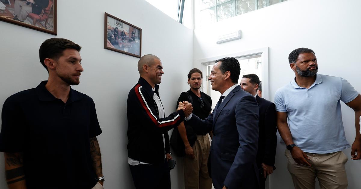 Pepe, José Fonte e Samaris entre duas dezenas que iniciaram curso de treinador