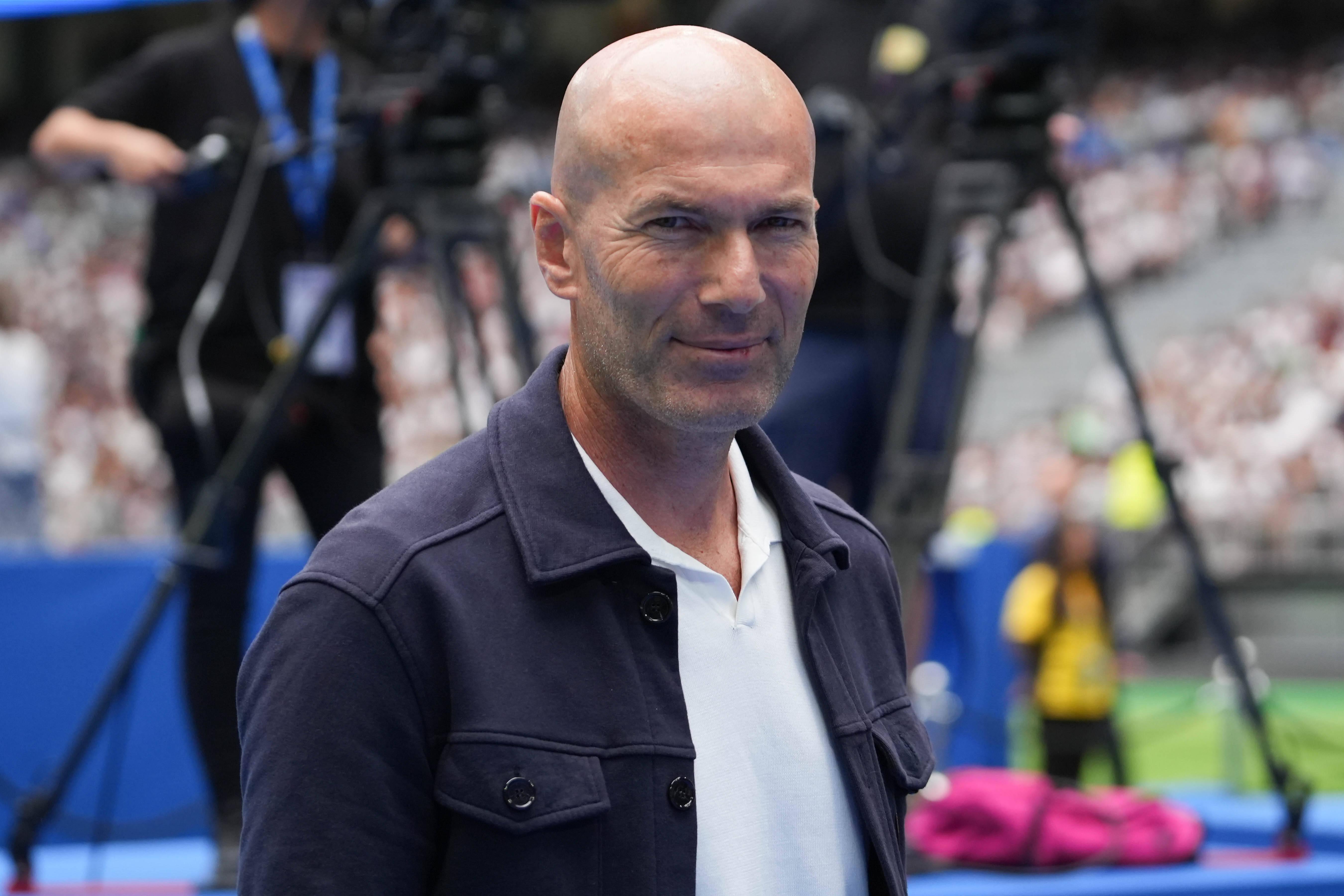 Zidane não treina desde a saída do Real Madrid, no verão de 2021, e tem sido associado à seleção francesa