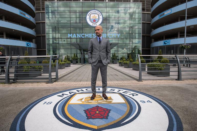Apresentação em Manchester. A 8 de julho de 2016, Guardiola foi apresentado como novo treinador do Manchester City