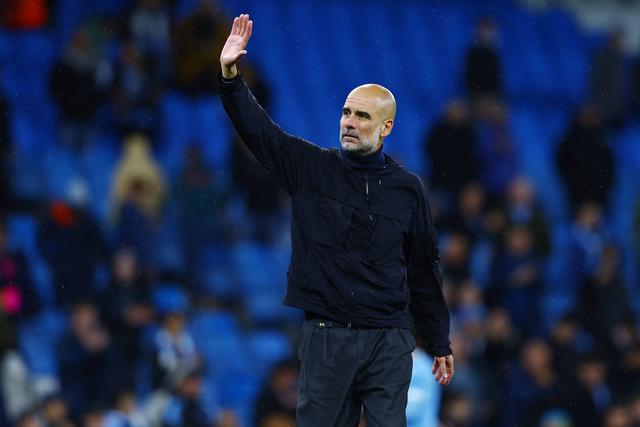 Man. City imortaliza Guardiola com estátua e bancada com o nome do treinador