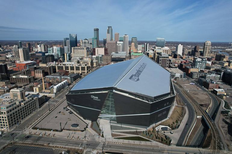 Estádio U.S. Bank – Minneapolis, EUA. Concebido em angular, inspirado nas formações de gelo do Minnesota, na arquitetura nórdica e nos barcos vikings. Entre os elementos mais marcantes estão a cobertura translúcida e grandes portas Foto: Imago
