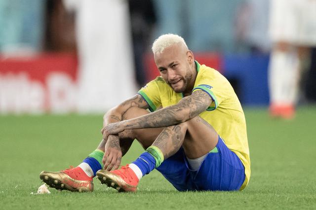 Neymar volta a lesionar-se em vésperas de arranque do Mundial