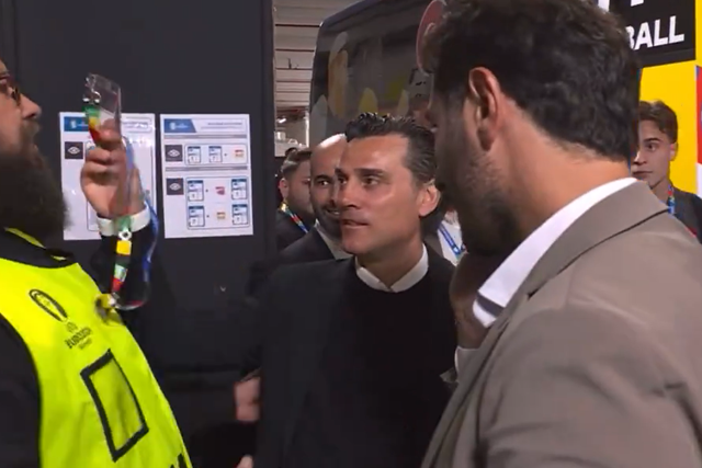 Selecionador da Turquia foi barrado e ‘esfregou’ credencial na cara de segurança
