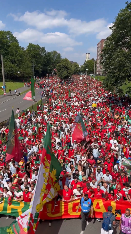 'Onda' de apoio a Portugal a caminho do estádio