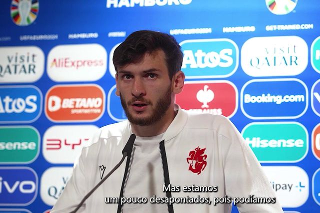 Kvaratskhelia antecipa duelo com o ídolo Ronaldo