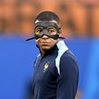 Euro 2024: Mbappé bisa em jogo treino (e com máscara)