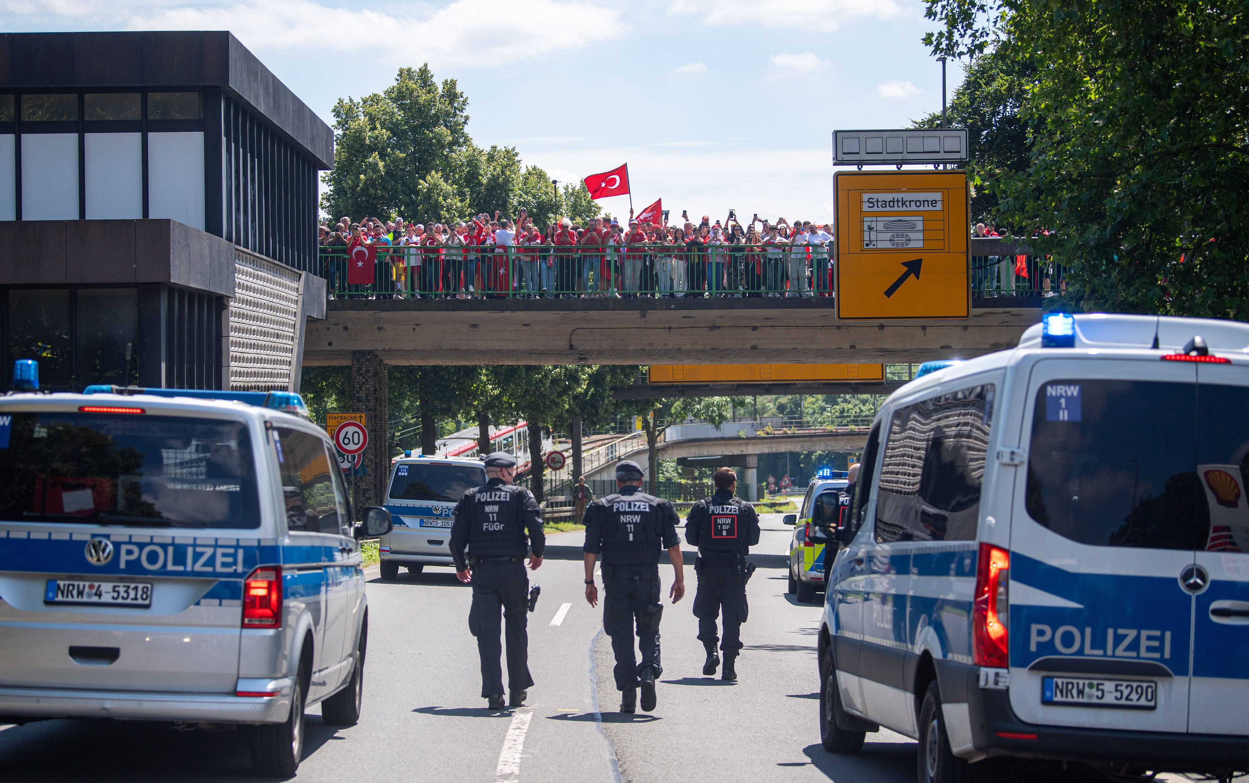 Polícia fecha estação de Dortmund antes do Turquia-Portugal