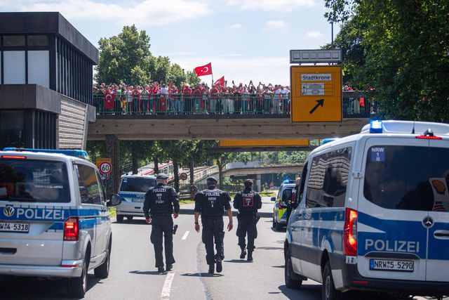 Polícia fecha estação de Dortmund antes do Turquia-Portugal