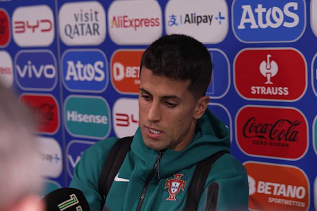 João Cancelo: «Há coisas a melhorar, mas estamos no caminho certo»