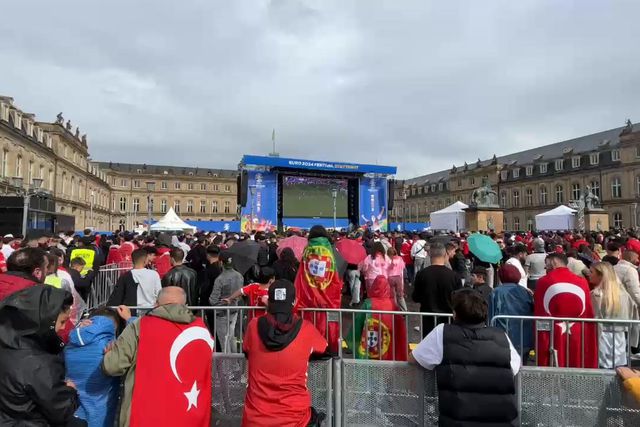 Fan Zone lotada em Estugarda